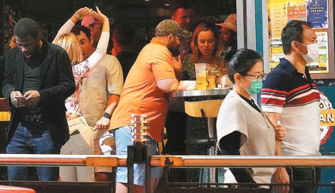 本港昨新增43例三分一屬本地感染 酒吧群組24人確診