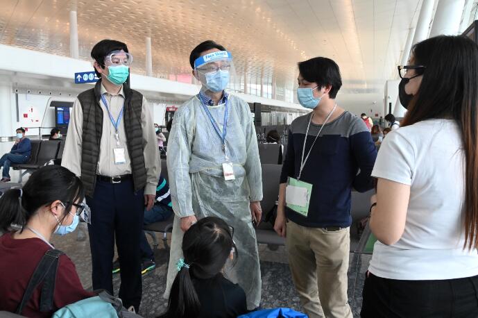 港府包机再接277滯鄂港人安返