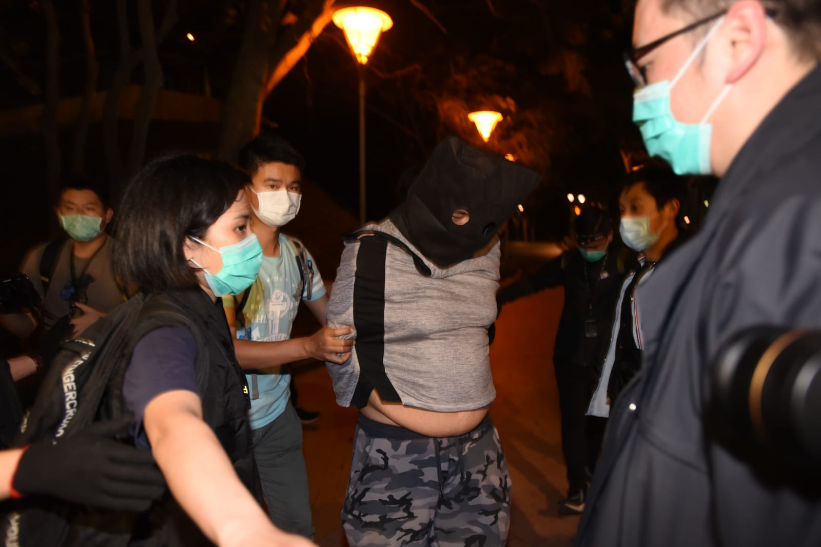 警方小西灣檢千粒彈殼彈頭、汽油彈原材料 4男子被捕
