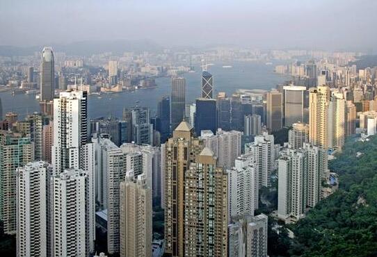 標普：港樓價最少跌10%