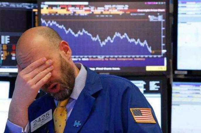 疫情加剧 美股全线暴跌道指收跌近千点