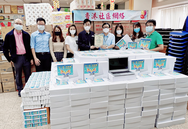 恒基贈送2000台電腦及無限上網数据给學生