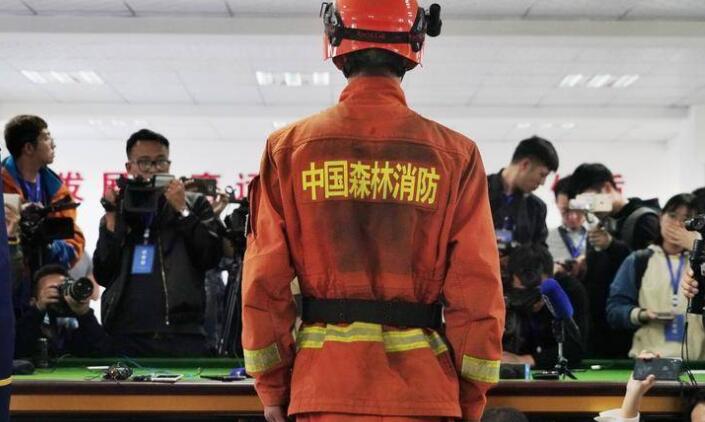 凉山宁南“专业扑火队”：4次任务，队员几乎全部遇难
