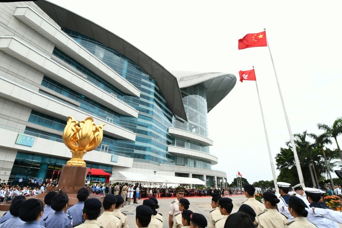 人民日报评论员：不忘“一国两制”初心 切实维护基本法权威 ——纪念香港基本法颁布30周年