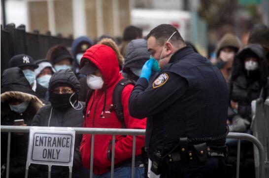 全球累计确诊病例超120万 英首相持续发热入院治疗