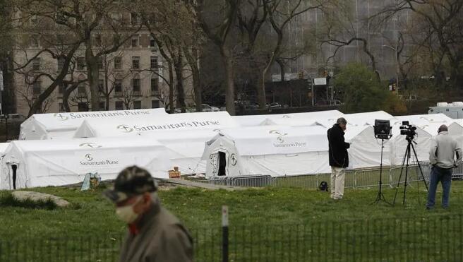 全球累计确诊逾135万例 美死亡人数突破1万