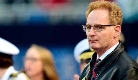 美海军代理部长批“罗斯福”号前航母舰长“愚蠢” 被要求辞职后道歉