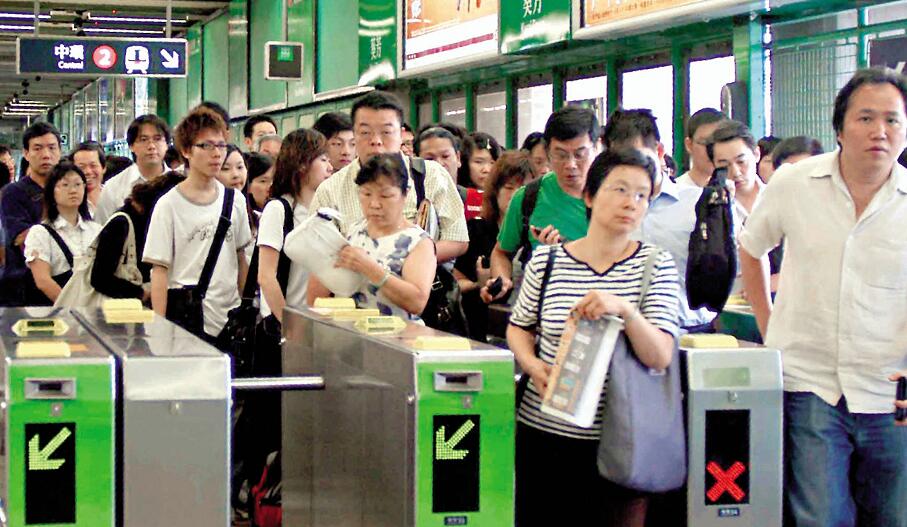 港鐵：下半年車費減兩成月票每月減100元