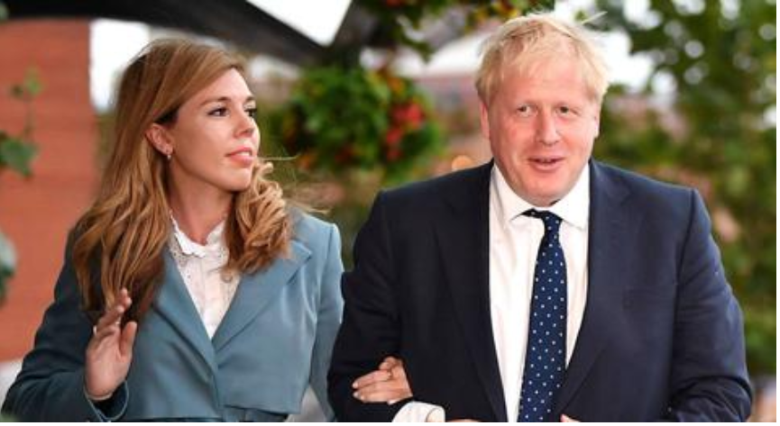 听说约翰逊离开ICU 未婚妻发了26个鼓掌表情