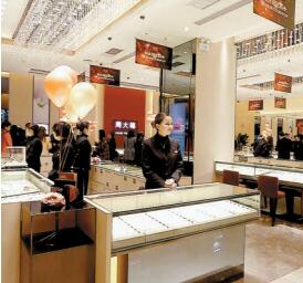 周大福港澳同店銷售大跌65%