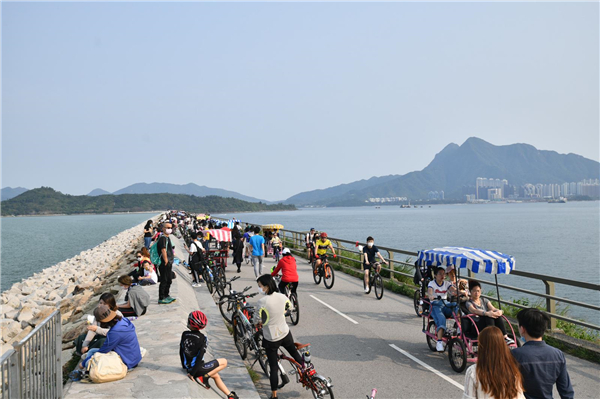 郊遊唞下氣 勿忘續防疫