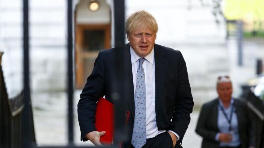 英媒：约翰逊病情好转，已经能走几步了