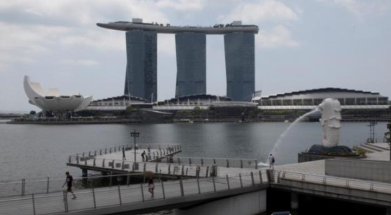 新加坡强制餐饮场所员工戴口罩 违者或面临高额罚款