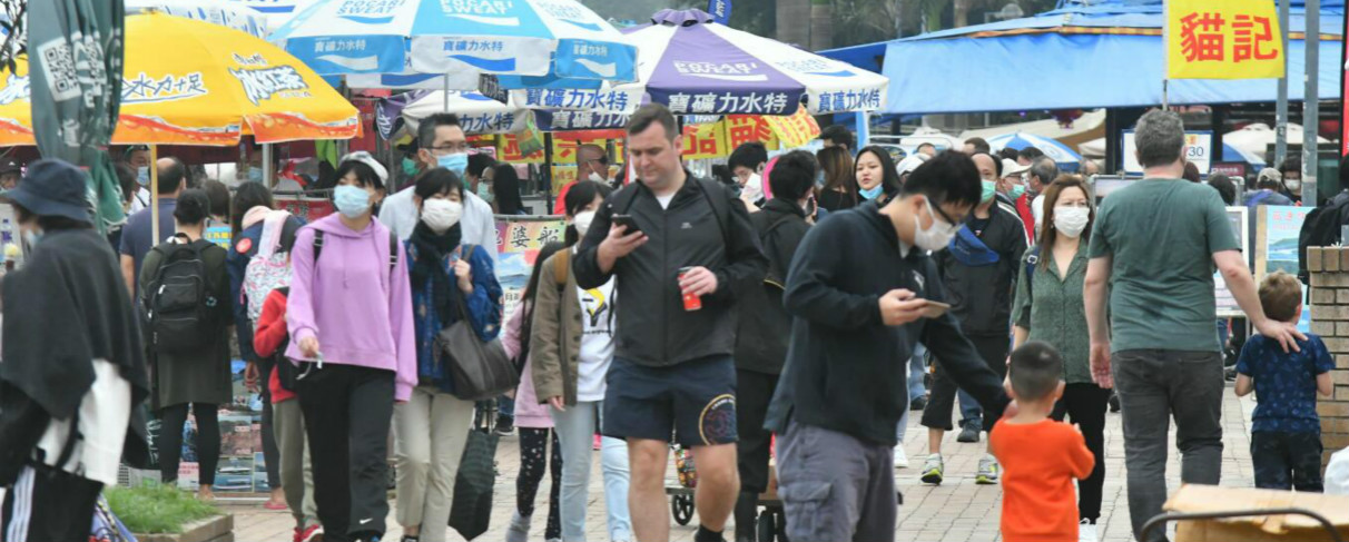 全港確診達千宗 市民假期紛外出 特首勸早回家