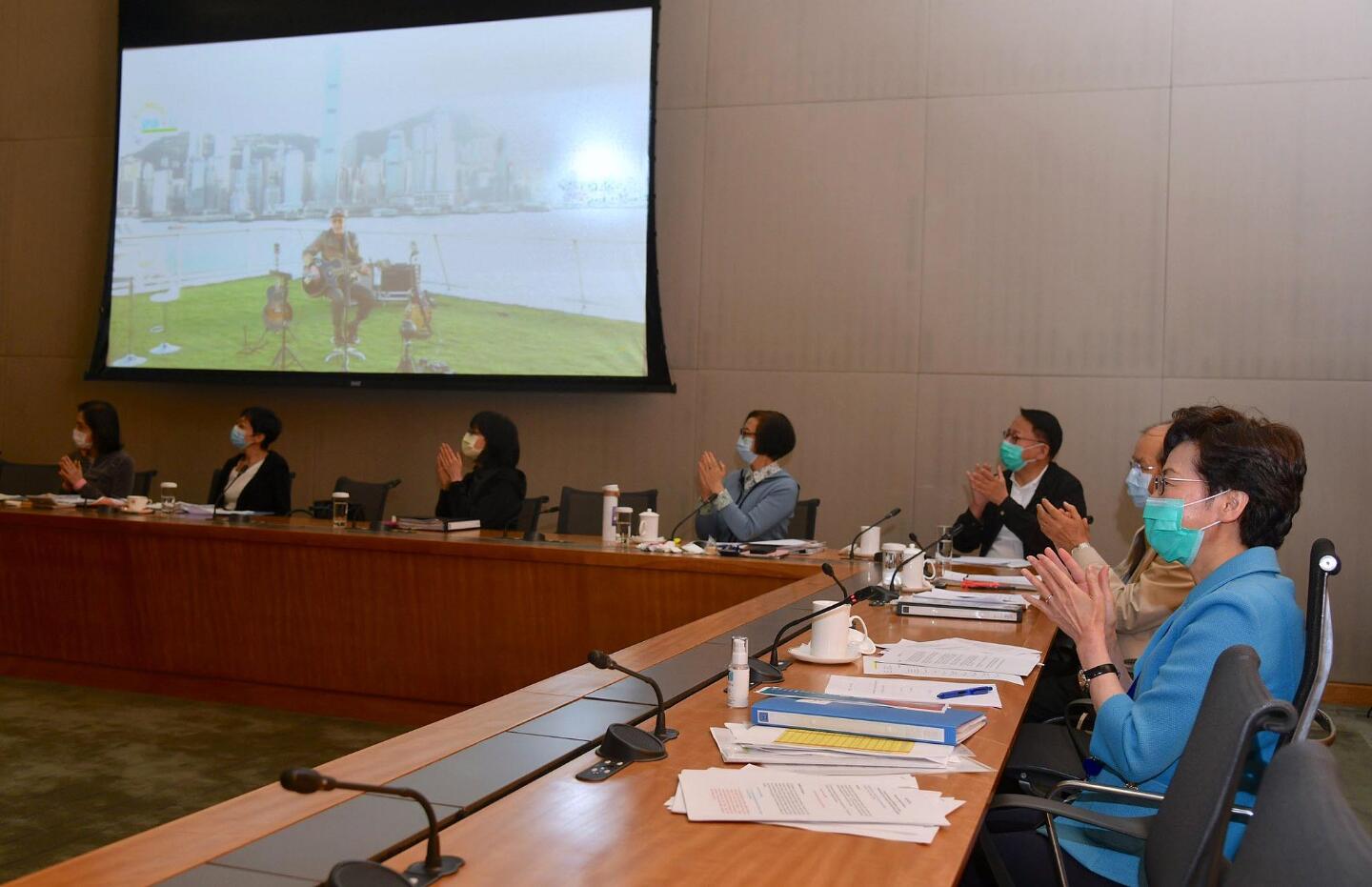 歌神網騷為港人打氣 特首發帖撐阿SAM