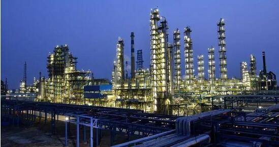 OPEC+达成历史性原油减产协议 结束石油价格战