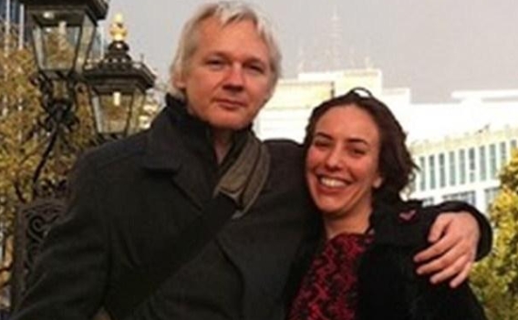 阿桑奇藏匿使馆期间与律师相恋产子