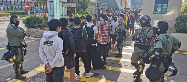 藏武器逃離理大 青年判囚10個月