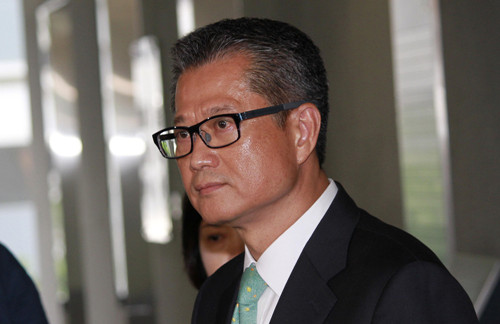 本港今年財赤或擴至3000億 陳茂波再降GDP預期