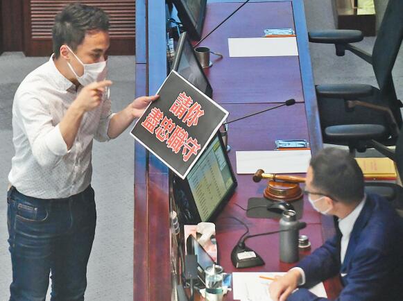 內會續陷拉布死局