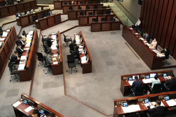 港澳办：郭荣铿蓄意违背誓言 涉嫌公职人员行为失当