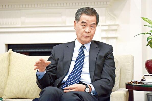 梁振英：「香港直轄於中央」