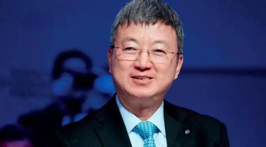 会出现经济危机吗？资本会流出中国吗？看朱民如何回应