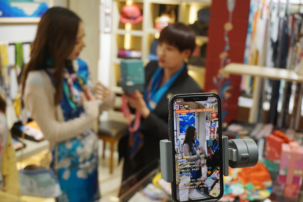 提振經濟 滬放大招谷消費 發券近百億 「五五折」起售