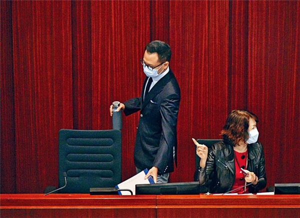 【商報時評】郭榮鏗繼續濫權實是執迷不悟