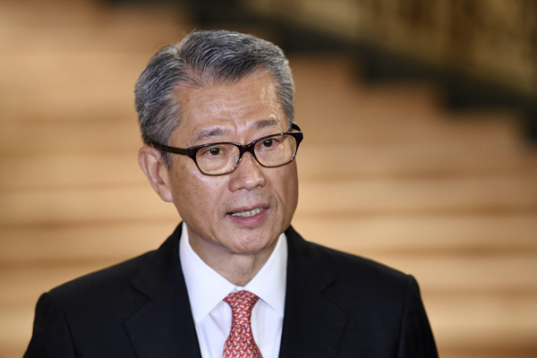 黑暴疫情雙重打擊未致港資金大流失 陳茂波：金融風險可控