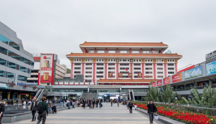 適時考慮逐步開放關口