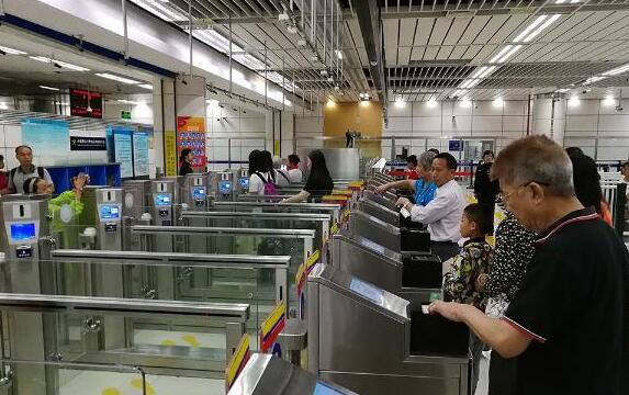 梁子超：香港可考慮放寬內地人士入境限制