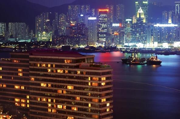 訪港遊客僅為原先1%，疫情成旅遊業“最後一根稻草”