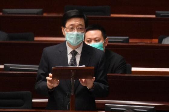 減警隊預算勢削港治安 李家超直斥有議員撐暴