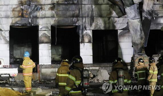 韩国利川仓库火灾已致38死 一名中国公民遇难
