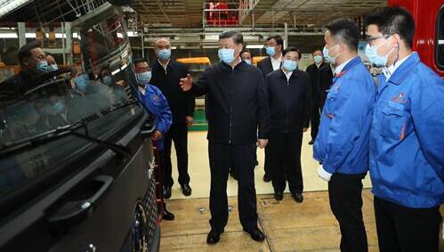 习近平向全国各族劳动群众致以节日的问候