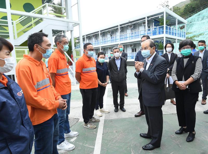疫情重创經濟 張建宗籲勞資互諒互讓共渡時艱