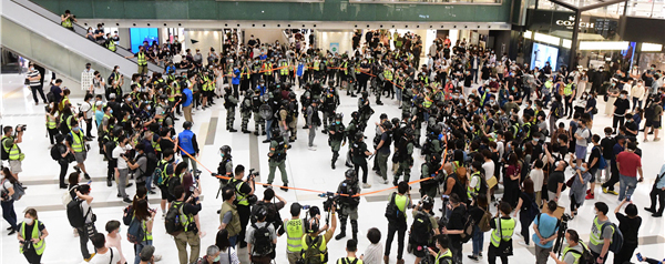 黑衣人無視限聚令企圖五一搞事 警方重兵布防震懾黑暴
