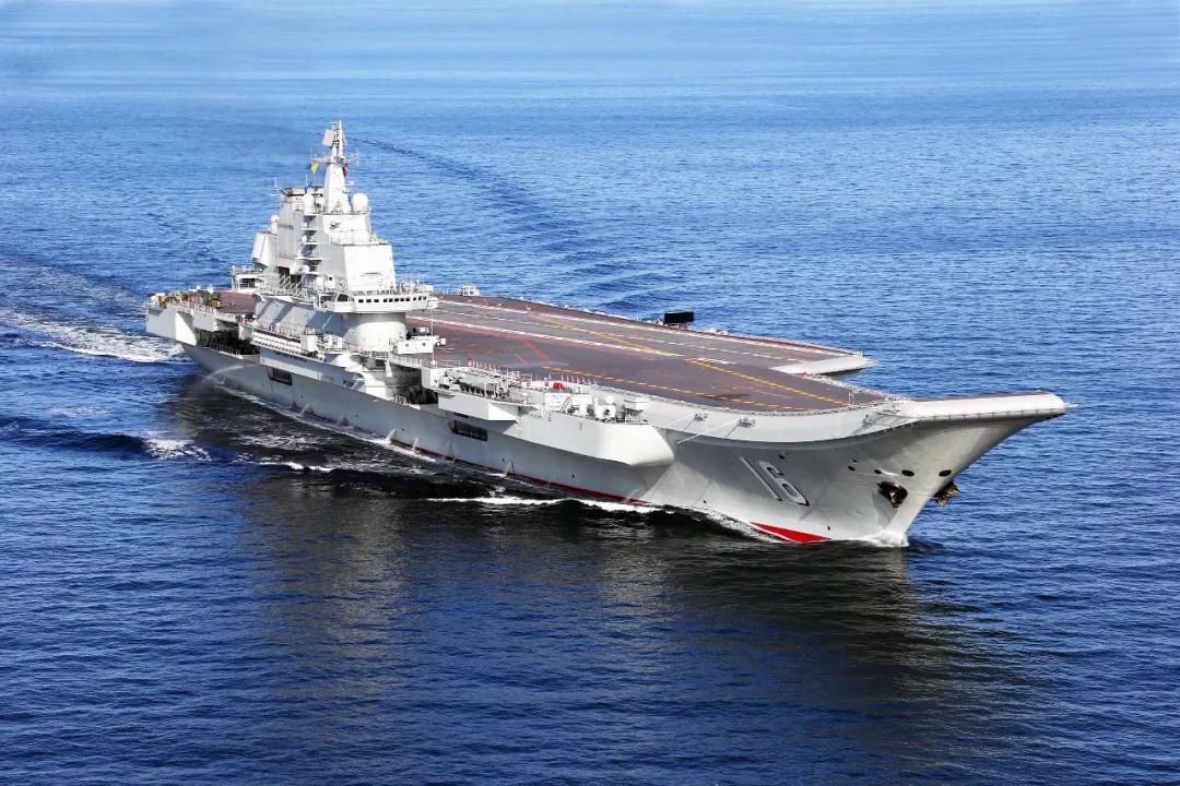 中国海军辽宁舰航母编队完成远海跨区机动训练