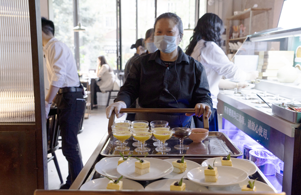 服務企業復工率超八成 中国經濟基本面長期向好