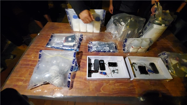 警方在空置校舍發現一批爆炸品及化學原料