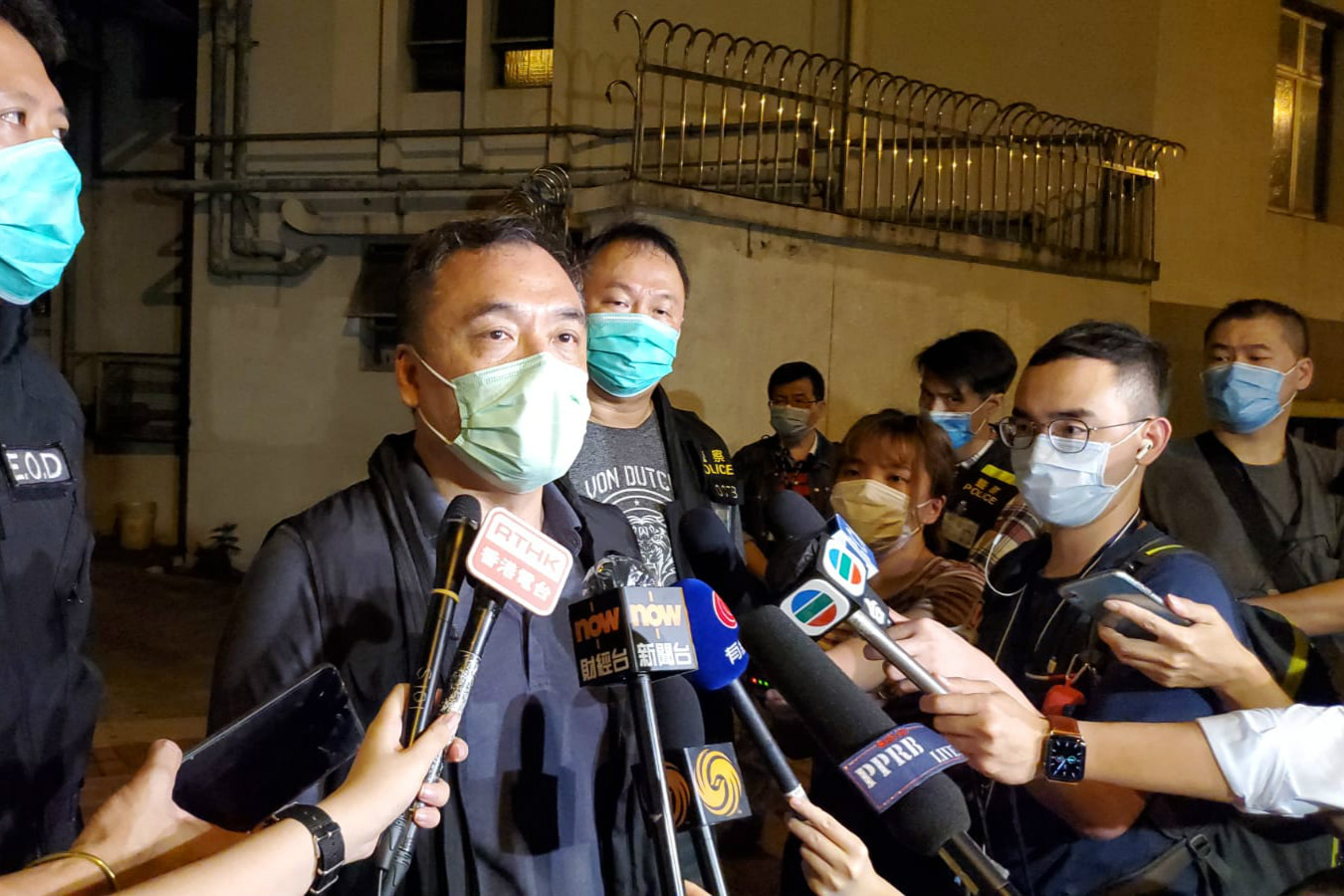 警再搜彩石里舊校 證化學品屬理大