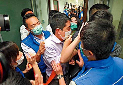 中西區議員強佔民政處 政府表遺憾批影響運作