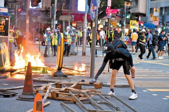 官媒長文回顧修例風波之一：煽惑、洗腦與撕裂