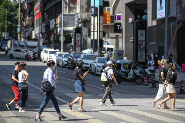 內地中高風險區域昨起清零 低風險後未可摘口罩