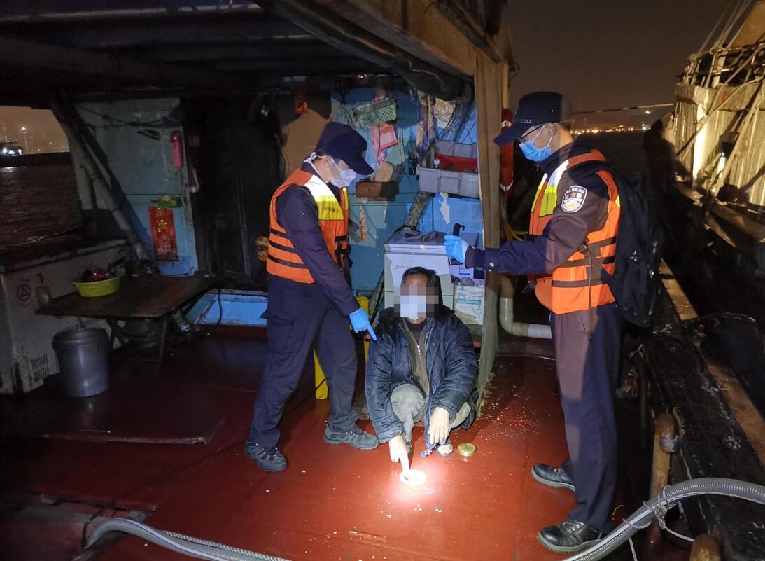 奮戰珠江口 前4月廣州海關查獲水上走私案件398起