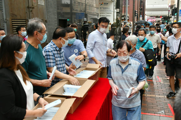 多圖 | 「香港再出發大聯盟」千萬口罩獻愛心