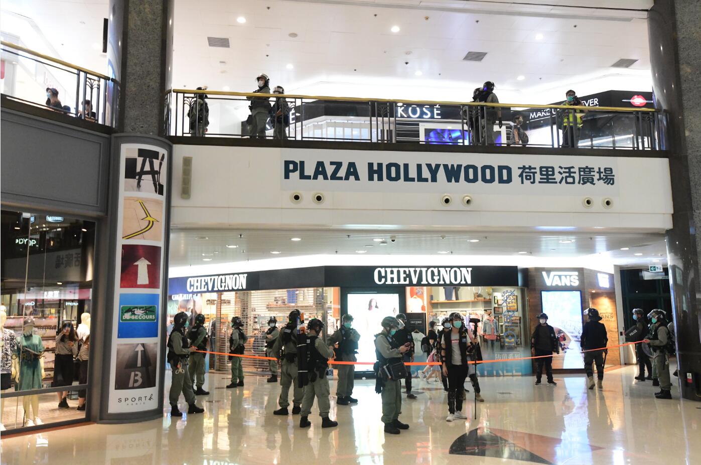 警驅散兩個商場聚集人群