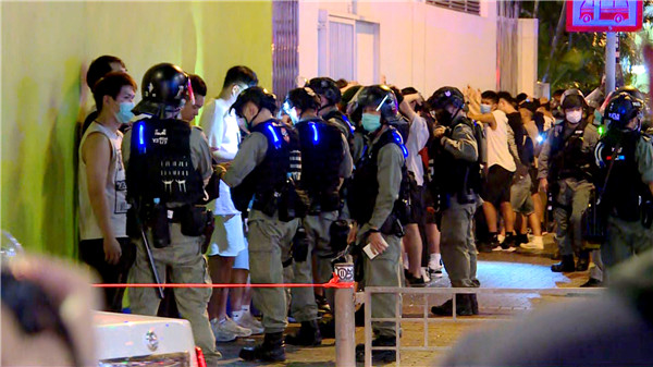 母親節多區聚集示威230人落網 港府籲未成年人遠離