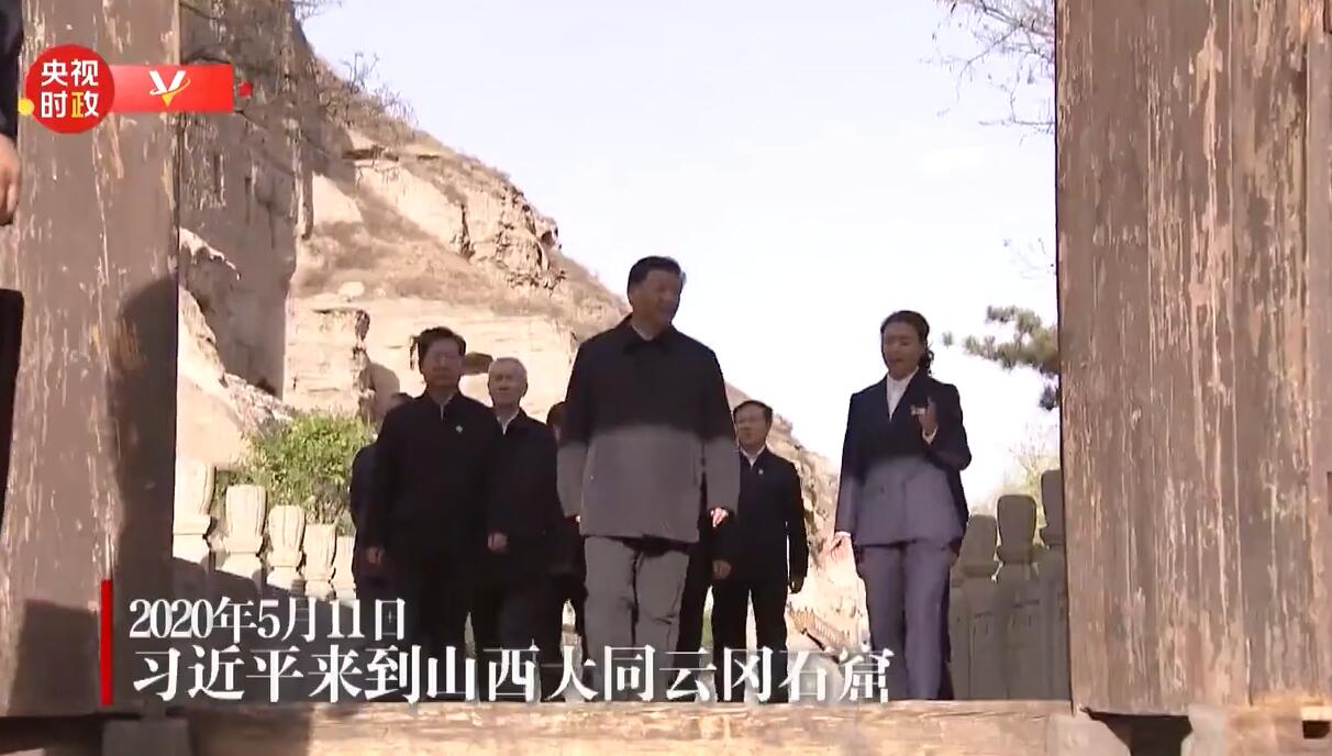 习近平来到云冈石窟